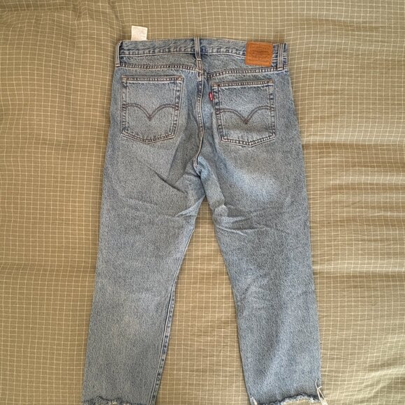 Levi's Wedgie Icon Fit Distressed Jeans (Ankle) - 31" - Picture 2 of 3